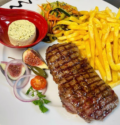 Entrecôte grillée, frites maison
